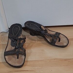 Clarks women's size 6 sandals